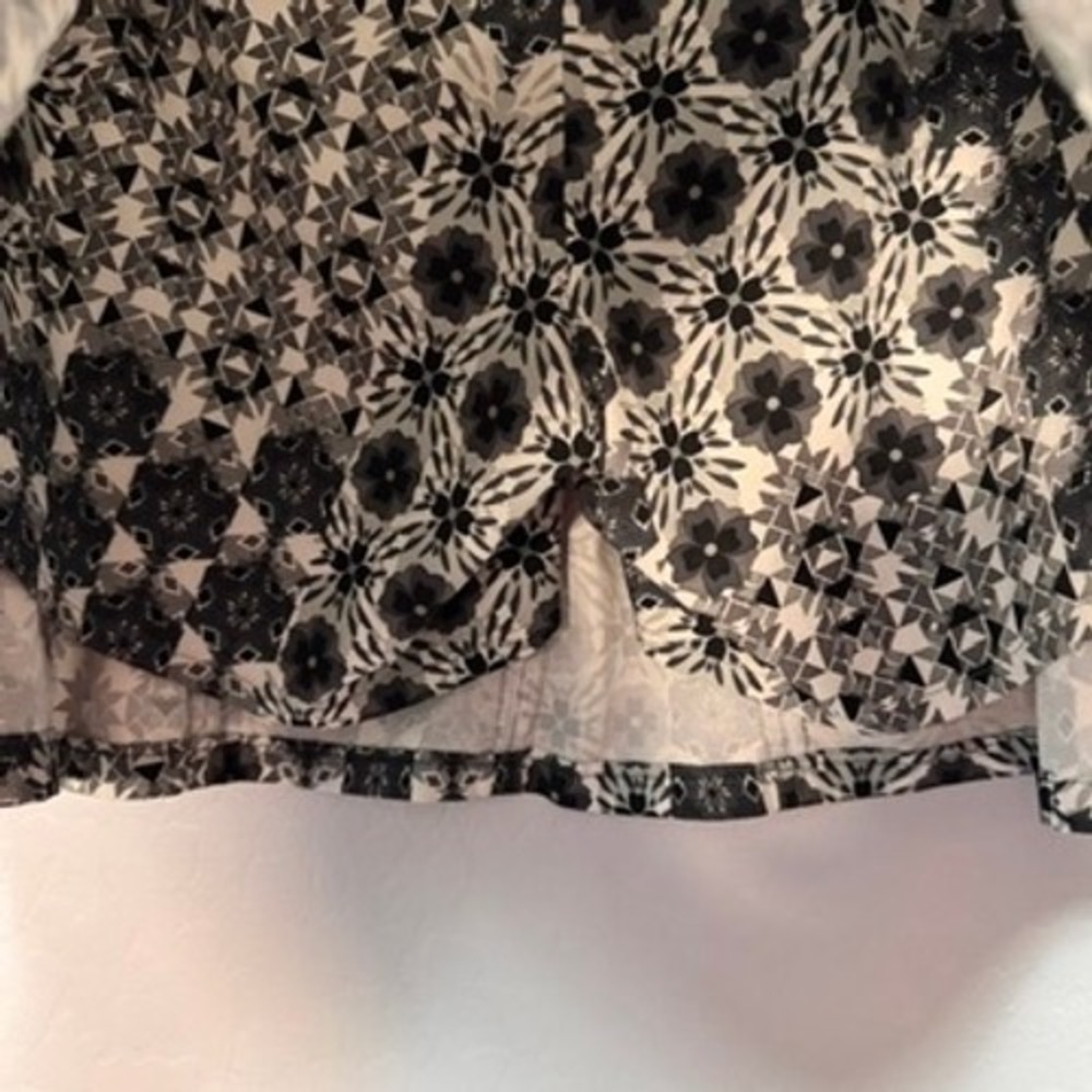 Athleta Black White Geometric Print Pleated Skirt Size 14 - Picture 5 of 8